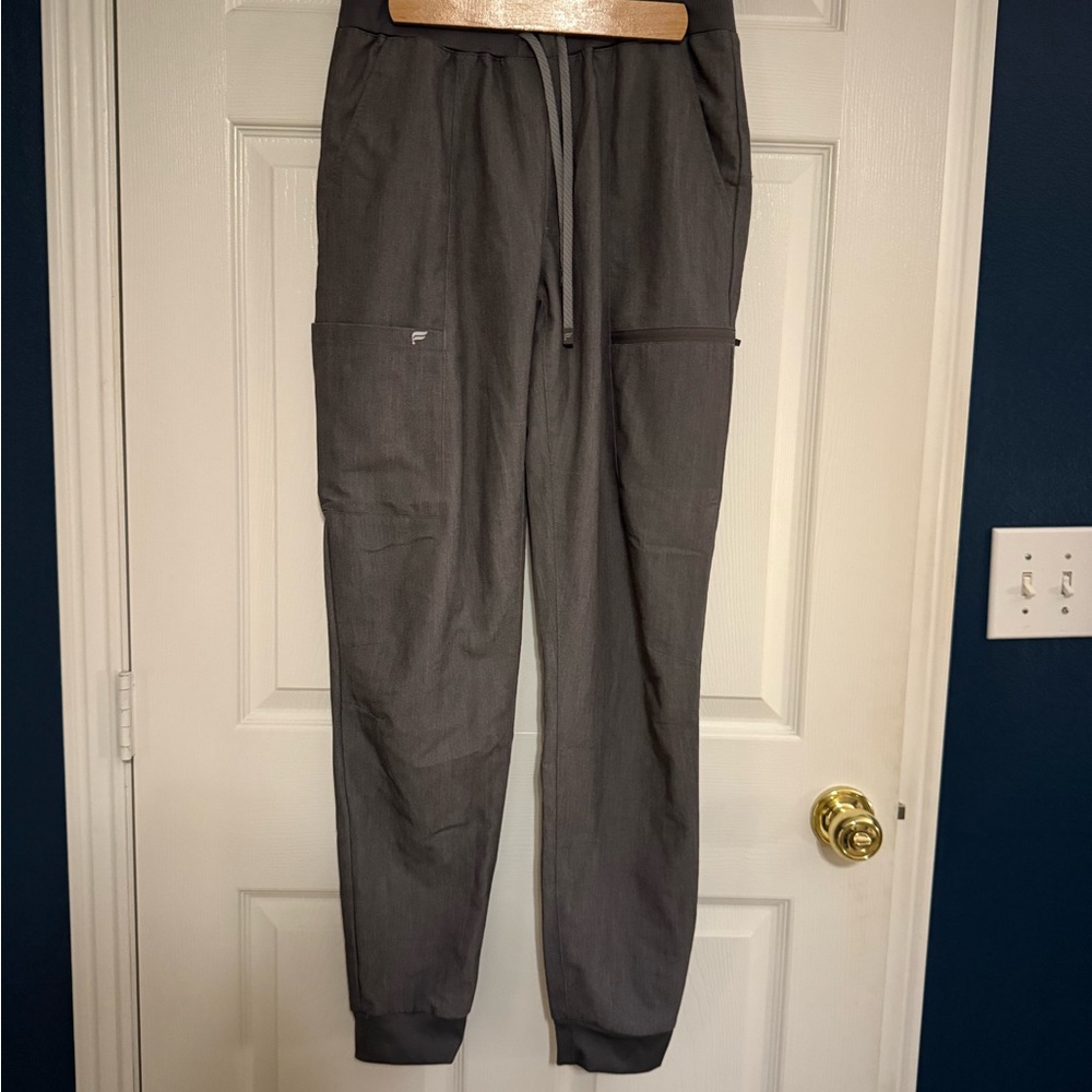 Fabletics Charcoal scrub set for women